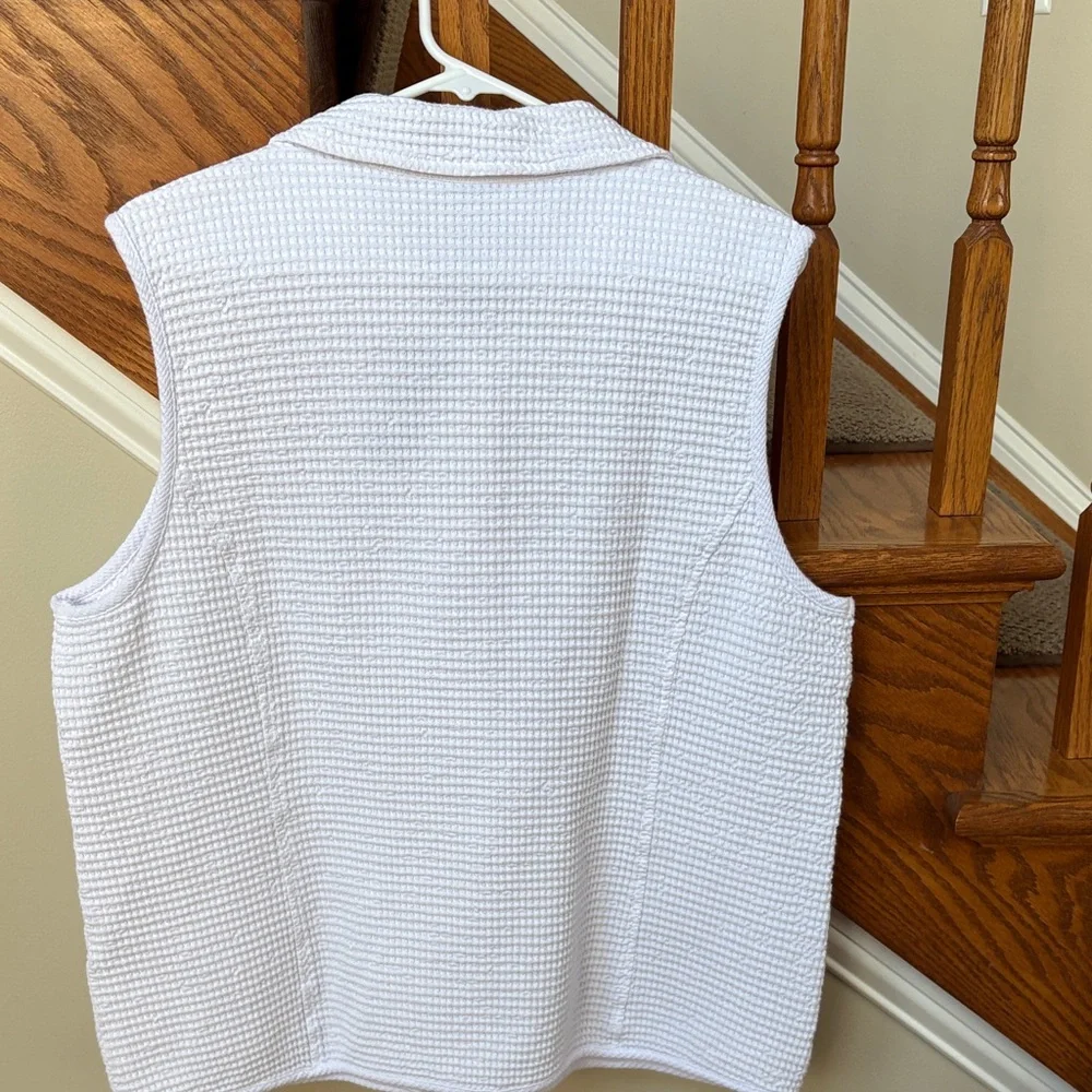 White Textured Sleeveless Top - Picture 5 of 5